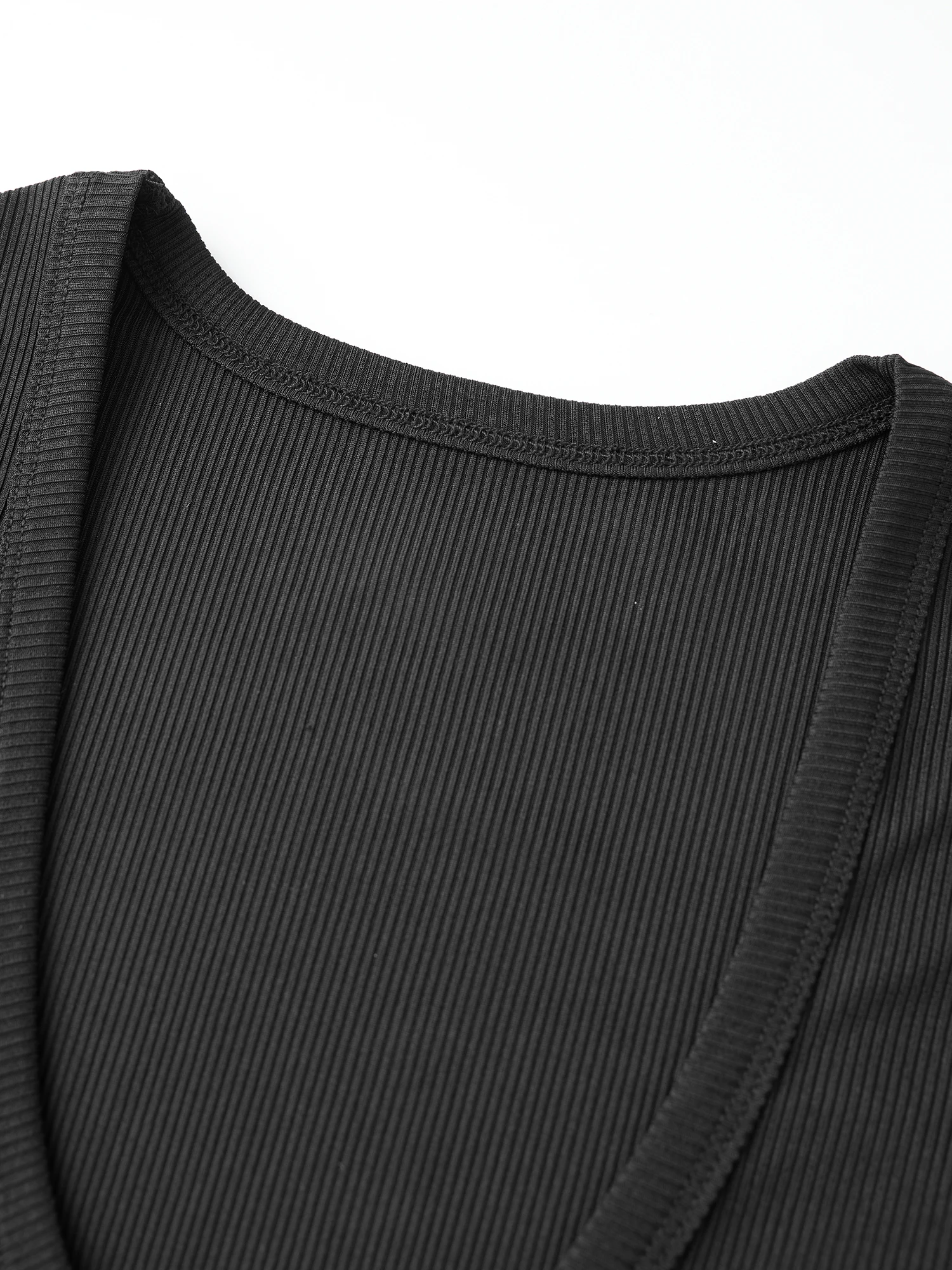 قميص نسائي كاجوال بأكمام طويلة ورقبة على شكل حرف V مناسب بلون سادة لأزياء ملابس الشارع للربيع والخريف