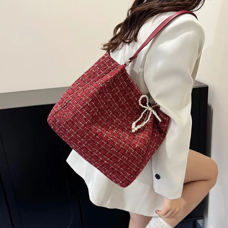 

2025 autumn and winter new fashion shoulder bag niche design casual and stylish underarm bag trendy bag for women