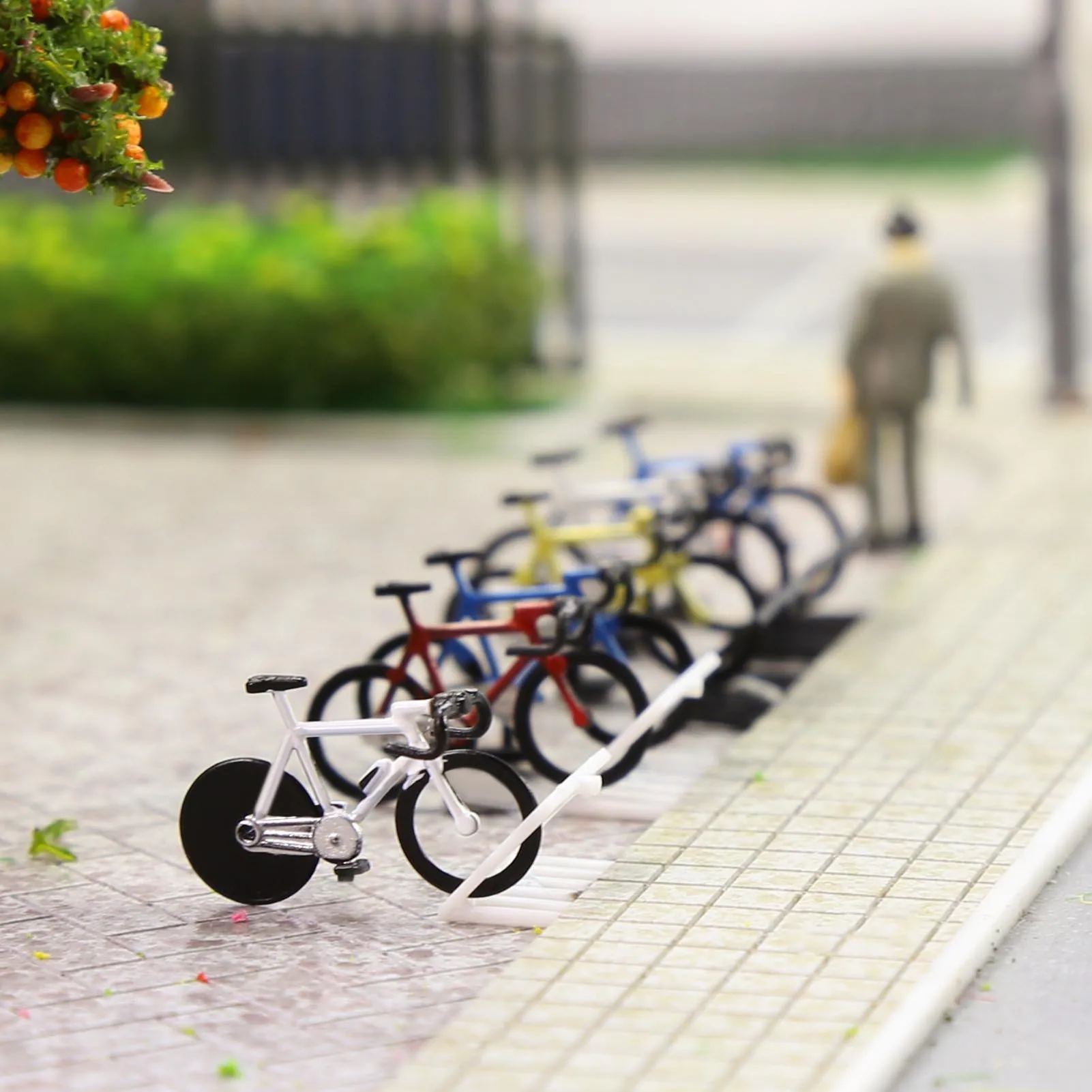 Evemodel HO Scale 1:87 Bicycles 20pcs Bikes with 4pcs Parking Racks Model Layout C8702