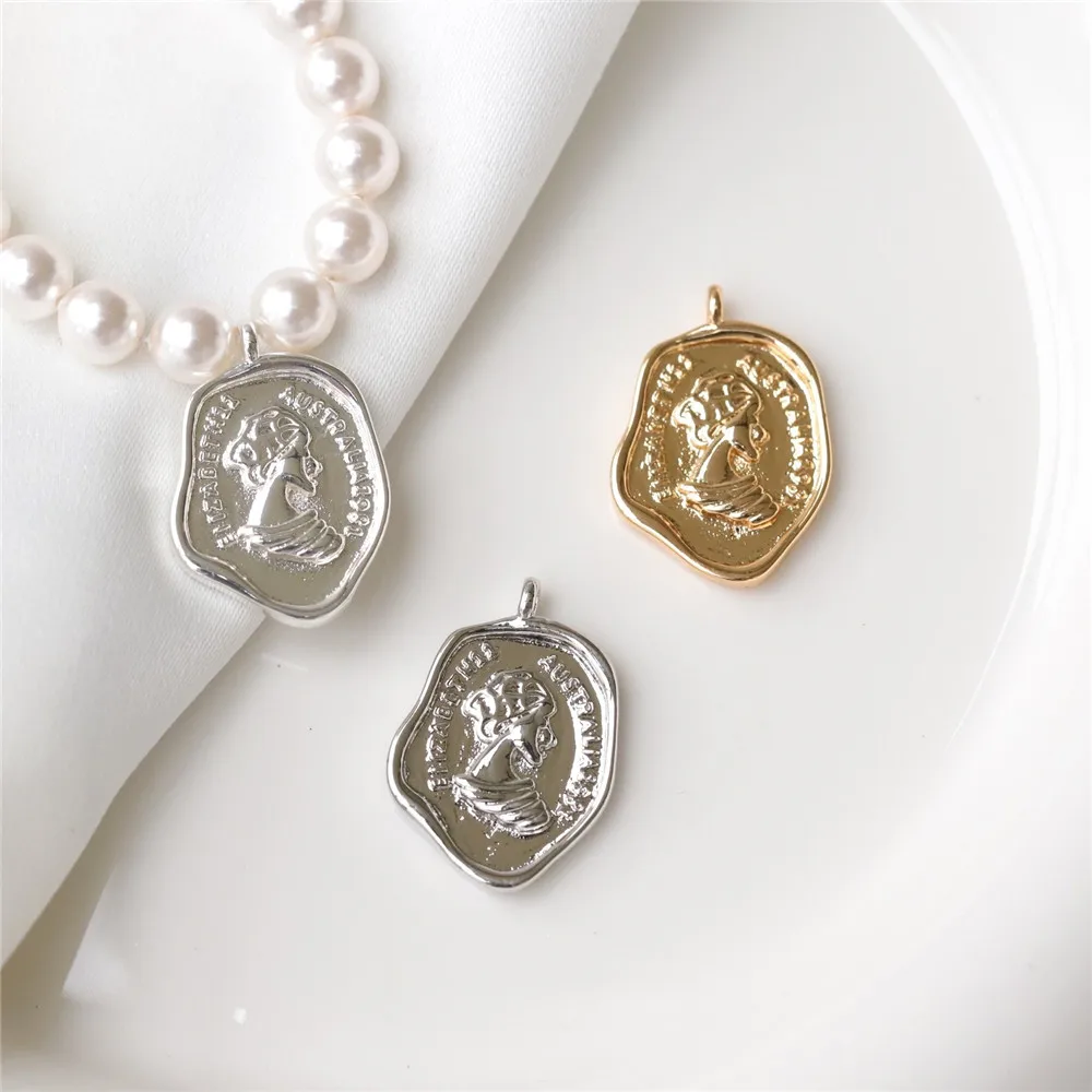 Copper Plated Gold European American Style Irregular Edge Queen Avatar Pendant DIY Necklace Bracelet Handmade Charm Accessories