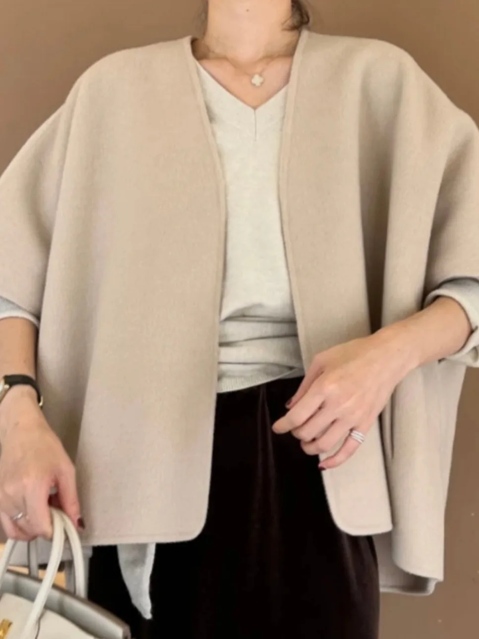 

Шерстяное пальто для женщин: элегантный дизайн, премиум-класс, для повседневной носки, однотонное, из других материалов, 00% шерсть