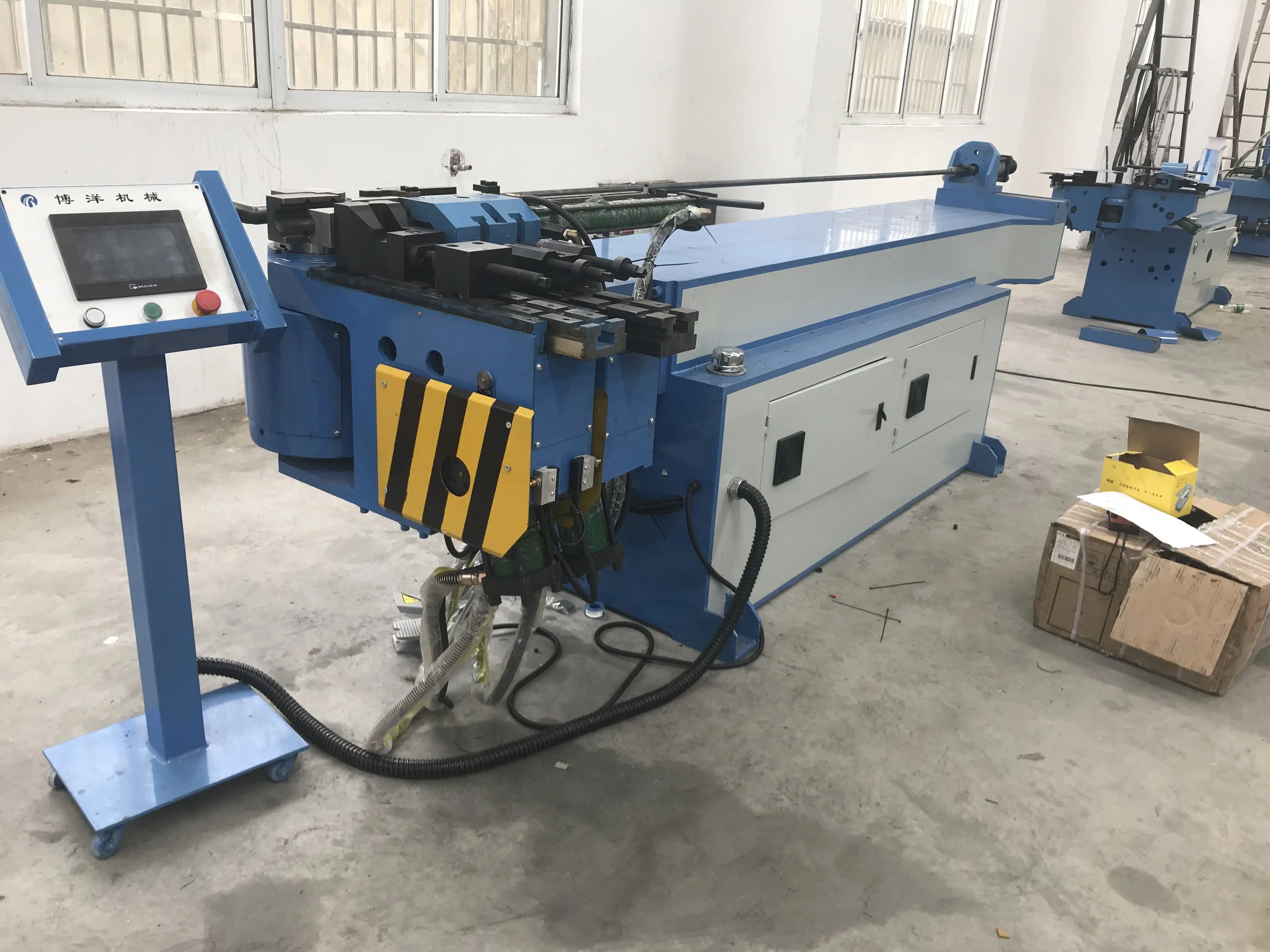 آلة ثني الأنابيب المعدنية الهيدروليكية ذات الطبقات المتوسطة باستخدام الحاسب الآلي