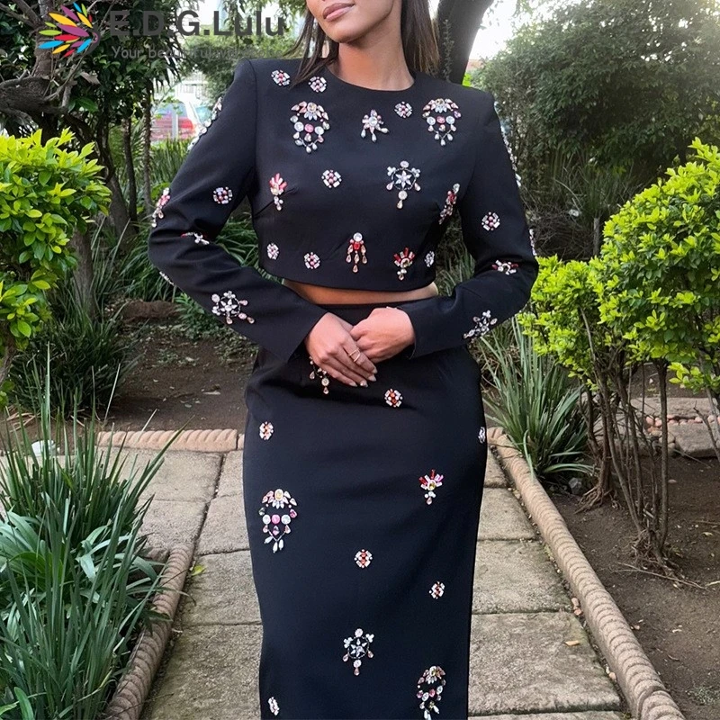 

EDGLuLu Элегантный модный короткий топ с круглым вырезом и длинными рукавами + длинная юбка с высокой талией, комплект из двух предметов, черный, белый цвет, костюм 0704