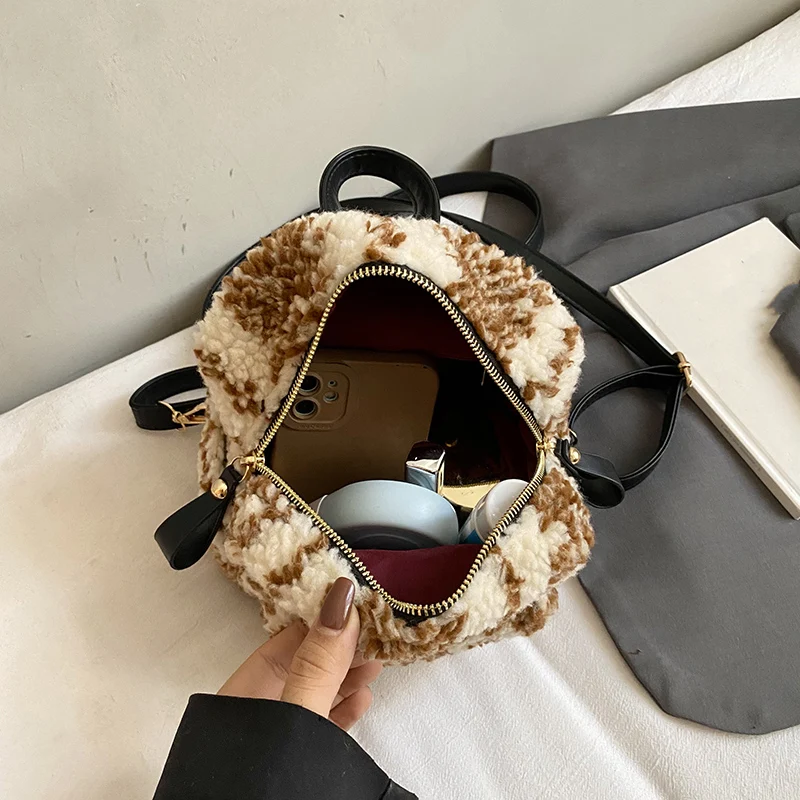 Fashion Autumn and Winter Women's Plush Backpack Ethnic Style Shoulders Daypack Fluffy Large Multi-Pocket Pack Daily Commuter