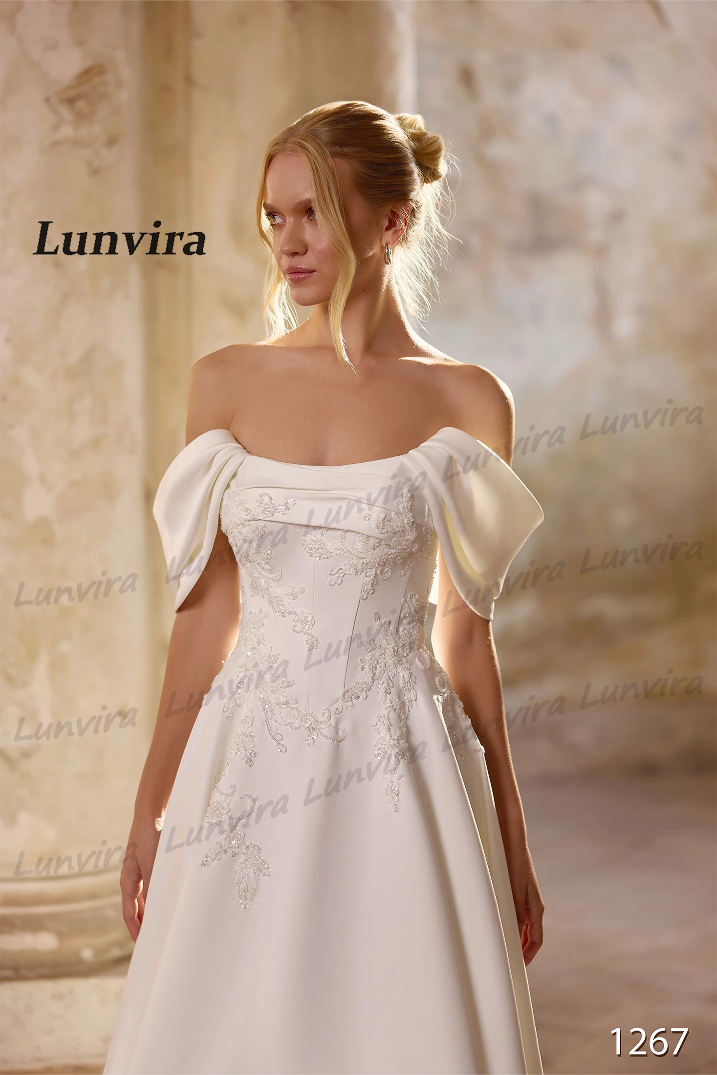 Lunvira Attractive Scoop Neck Wedding Gown Satin Lace Appliques Off the Shoulder Lace up A-line Abito Da Sposa Customized