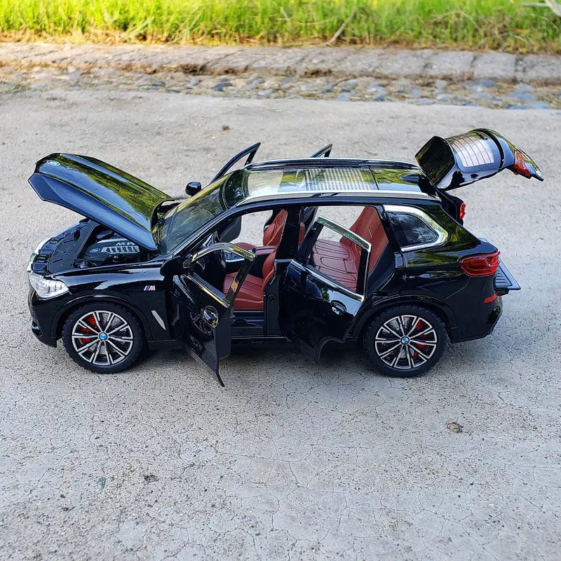 

Масштабная модель внедорожника X5 1:24, литая металлическая машинка со звуком и светом, коллекционная игрушка для детей, подарок