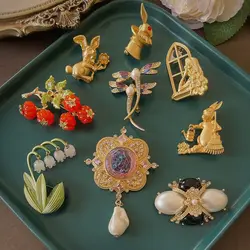 Vintage Plant Animal Baroque Brooch Exquisite Luxury Palace Geometric Metal Enamel Pin Large Collar Accessories Brooches Gifts