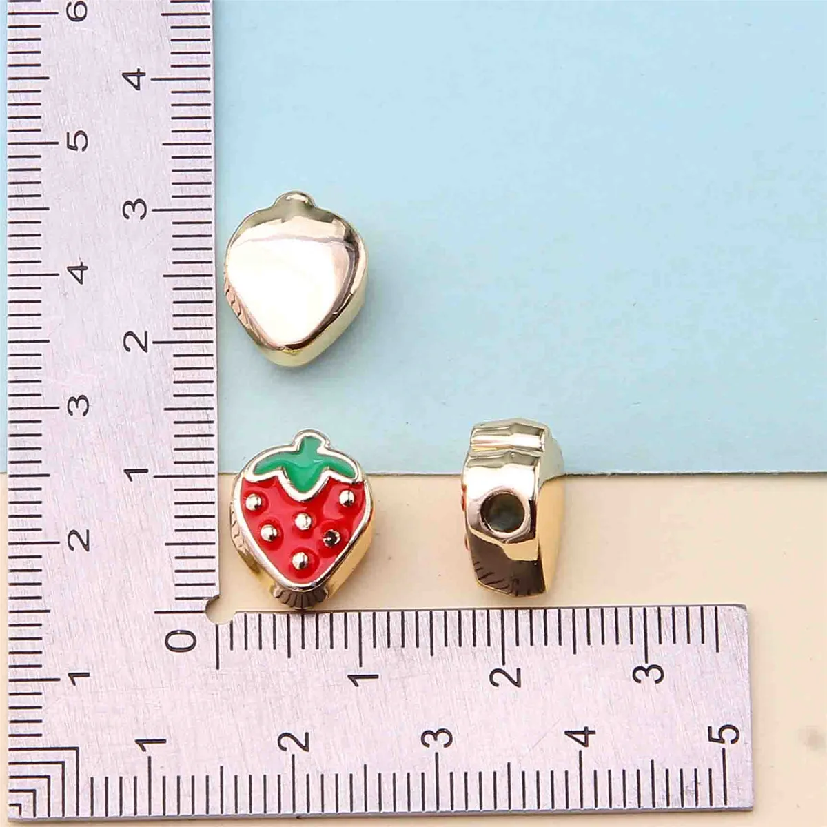 6pcs/lot 13*10mm enamel fruit strawberry beads, bracelet necklace bead accessories, DIY jewelry gifts