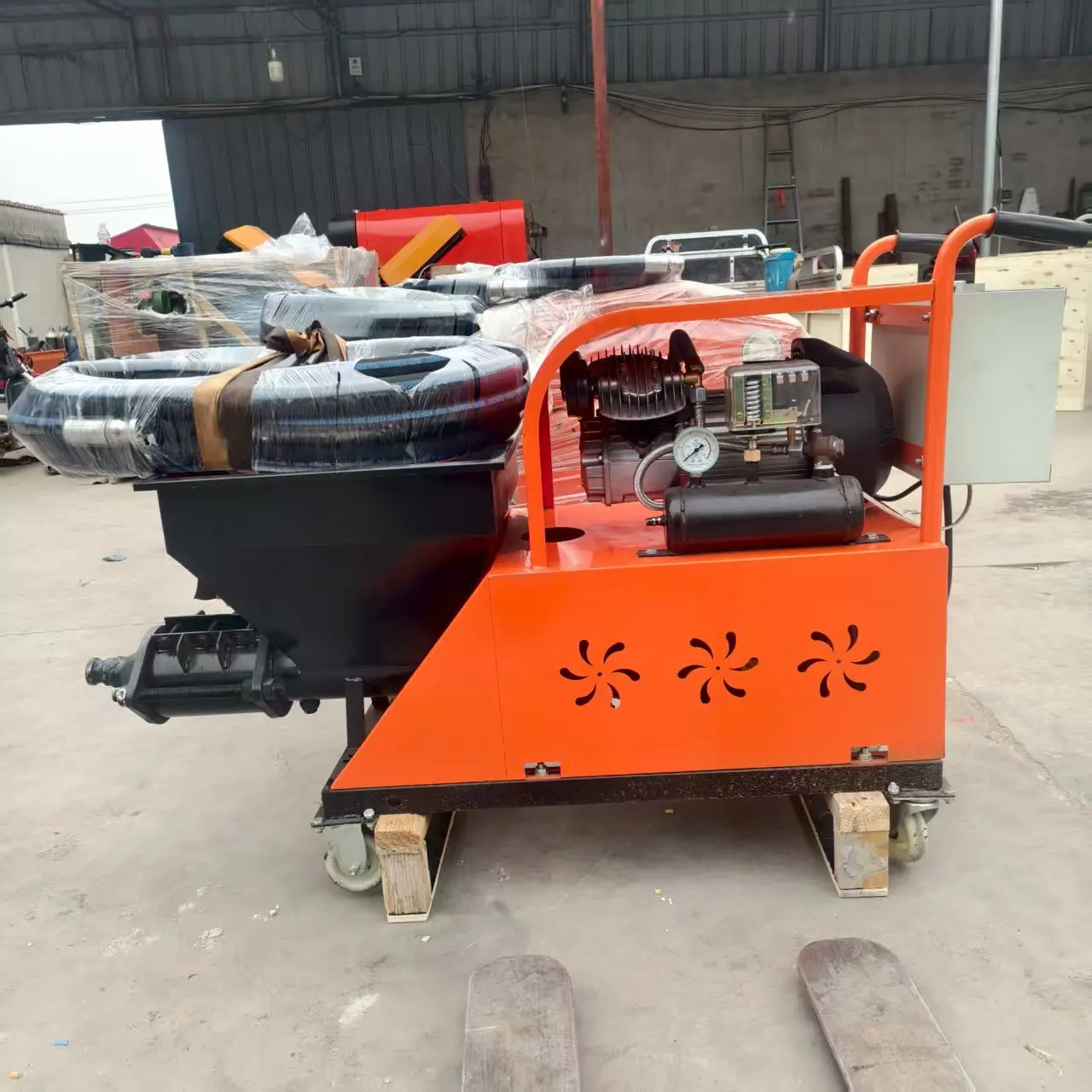 Customized Cement Mortar Automatic Plaster Spraying Machine Piston-Type Design 60L Hopper 4kw Power 20m Vertical/40m Horizontal
