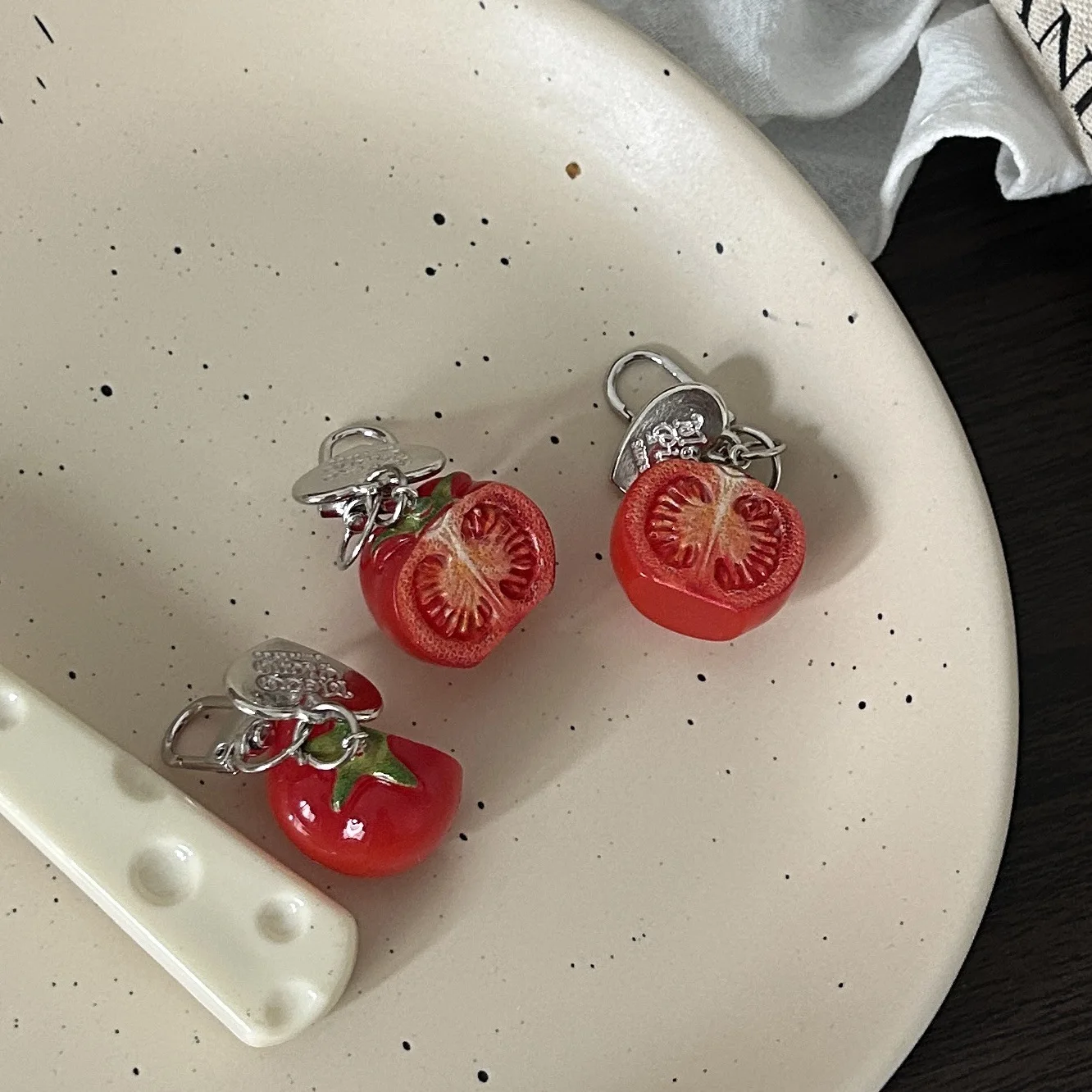 1/3Pcs Realistic 3D Red Tomato Keychain Aesthetic Fruit Key Ring Bag Charm Pendant for Backpack Purse Creative Gift for Adults - view 5