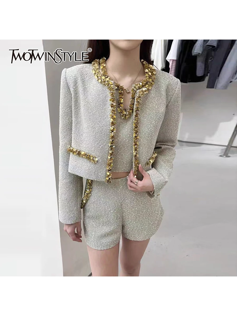 

TWOTWINSTYLE Женские комплекты из трех предметов с золотыми блестками и круглым вырезом, пальто с длинными рукавами, жилет с v-образным вырезом, шорты с высокой талией, женский комплект