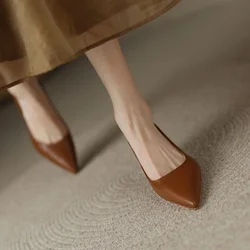 Scarpe femminili in vendita 2023 Slingbacks primaverili décolleté da donna Concise scarpe a punta tacchi sottili scarpe da ufficio e carriera da donna con tacco medio