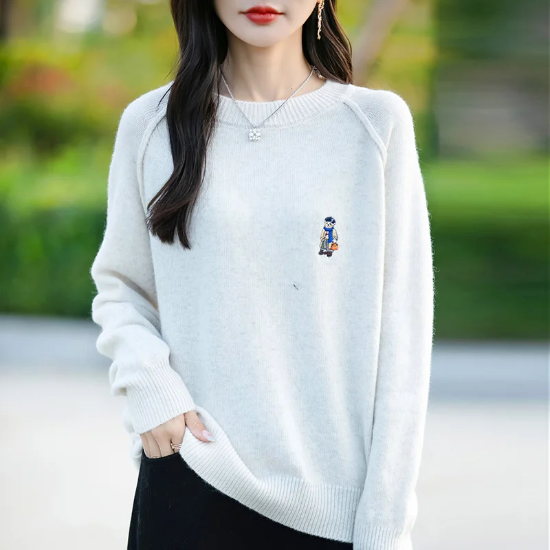 2024 Autumn and winter New Thick Cashmere sweater Women loose long sleeved Embroidered Little Bear Cashmere sweater Women