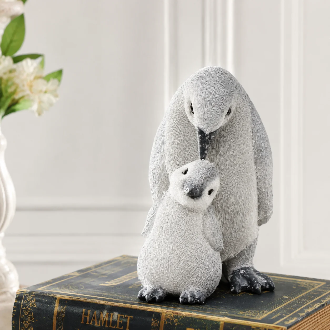 Resin Penguin Figurine – Weather-Resistant Outdoor & Indoor Decor for Gardens, Yards, and Winter-Themed Spaces