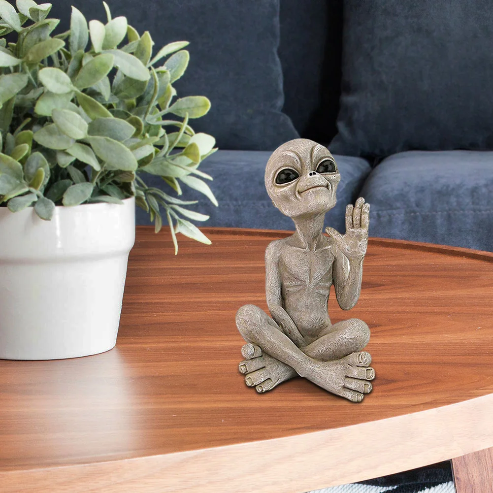 Outer Space Alien Martians Resin Figurine Outdoor Garden Alien Sculpture Decor Art Sculpture Study Room Window Artware