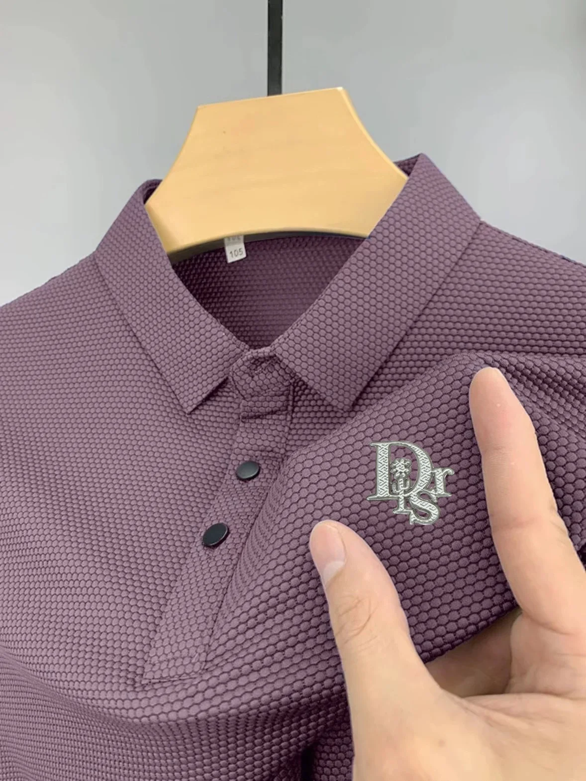

Fashion Brand High end Designer Fashion Relief Design Summer High end Golf Business Leisure Men's Breathable Refreshing T-shirt