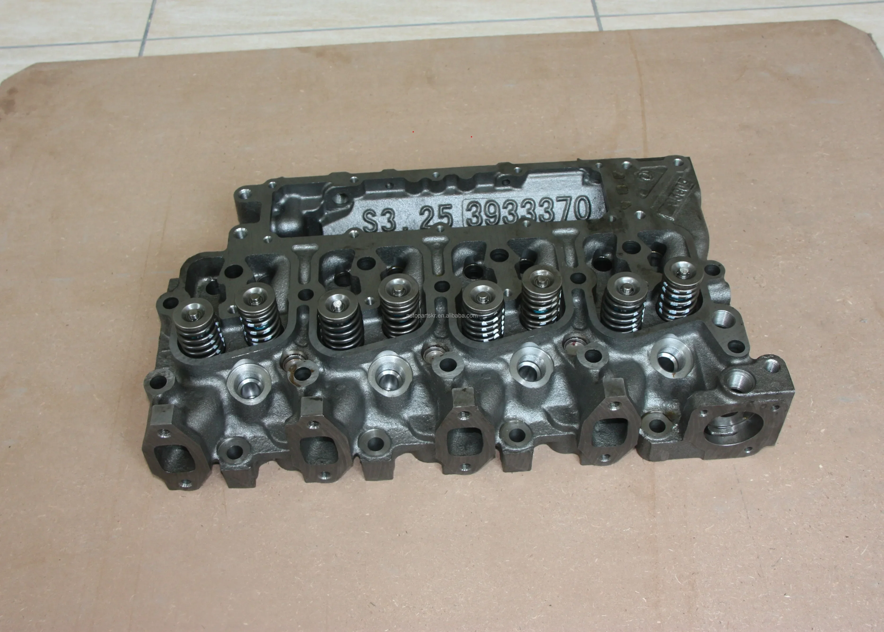 High Quality Cylinder Head Assemb 3933370 for Cummins 4BT Engine Model