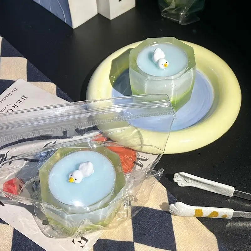 ของเล่นถ้วยเป็ดมัทฉะบีบอัด Squishy ในฤดูร้อน - หยกขาวบลูสกาย