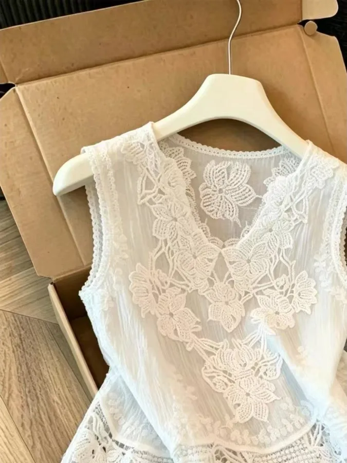 Summer Lace Hollow out Heavy Embroidery Sleeveless Shirt Women's Slimming Versatile Vest Top Dreaming in the Countryside Style view 3