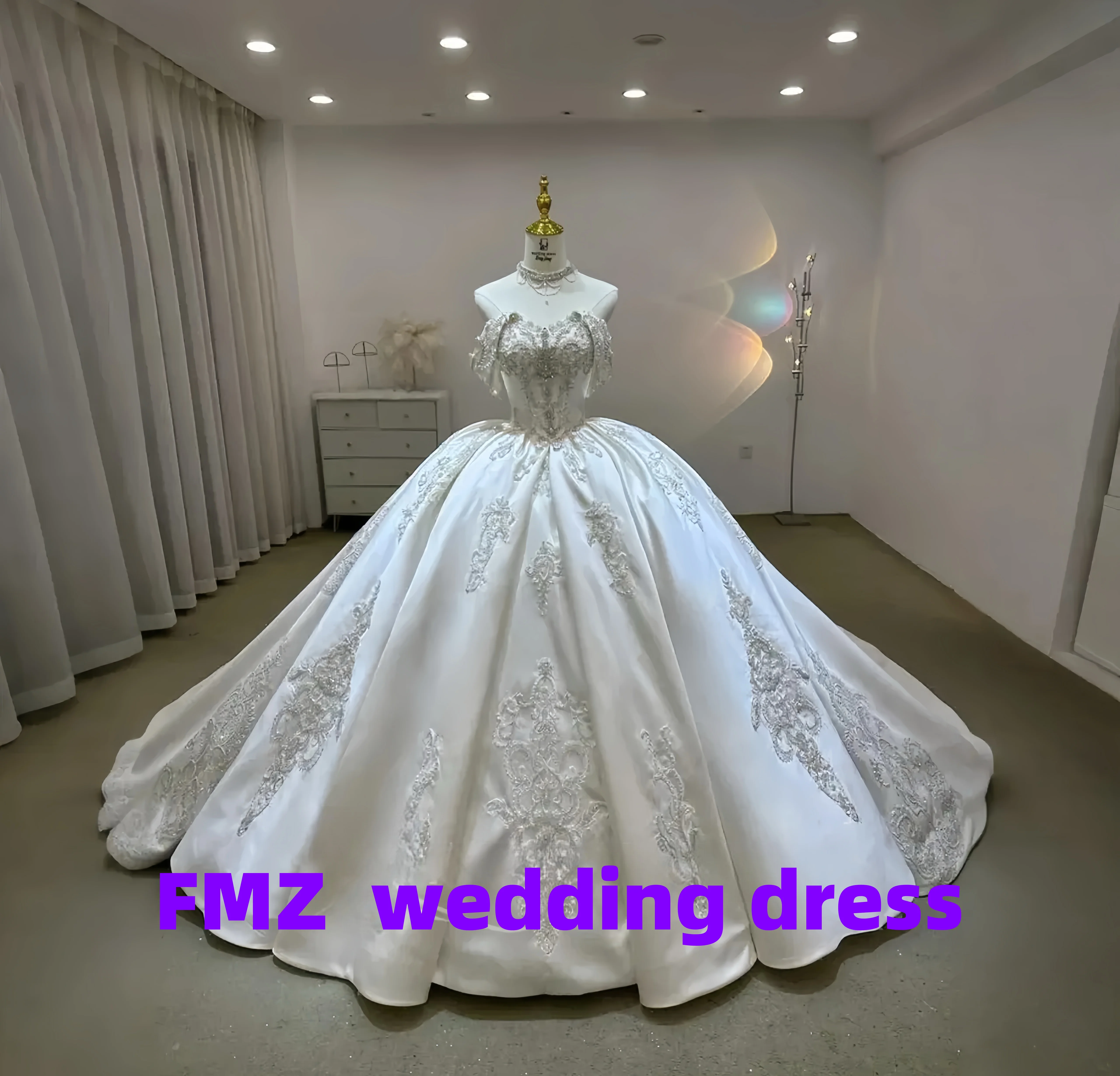 فستان زفاف مخصص بدون حمالات قابل للانفصال على الكتف مطرز أماندا نوفيس فيستدوس دي نوفيا أماندا نوفيا