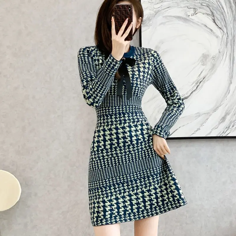 Small Fragrance Houndstooth Knitted Dress for Women in Autumnwinter 2023 New Fashion with a Thin Mid Length Skirt Underneath