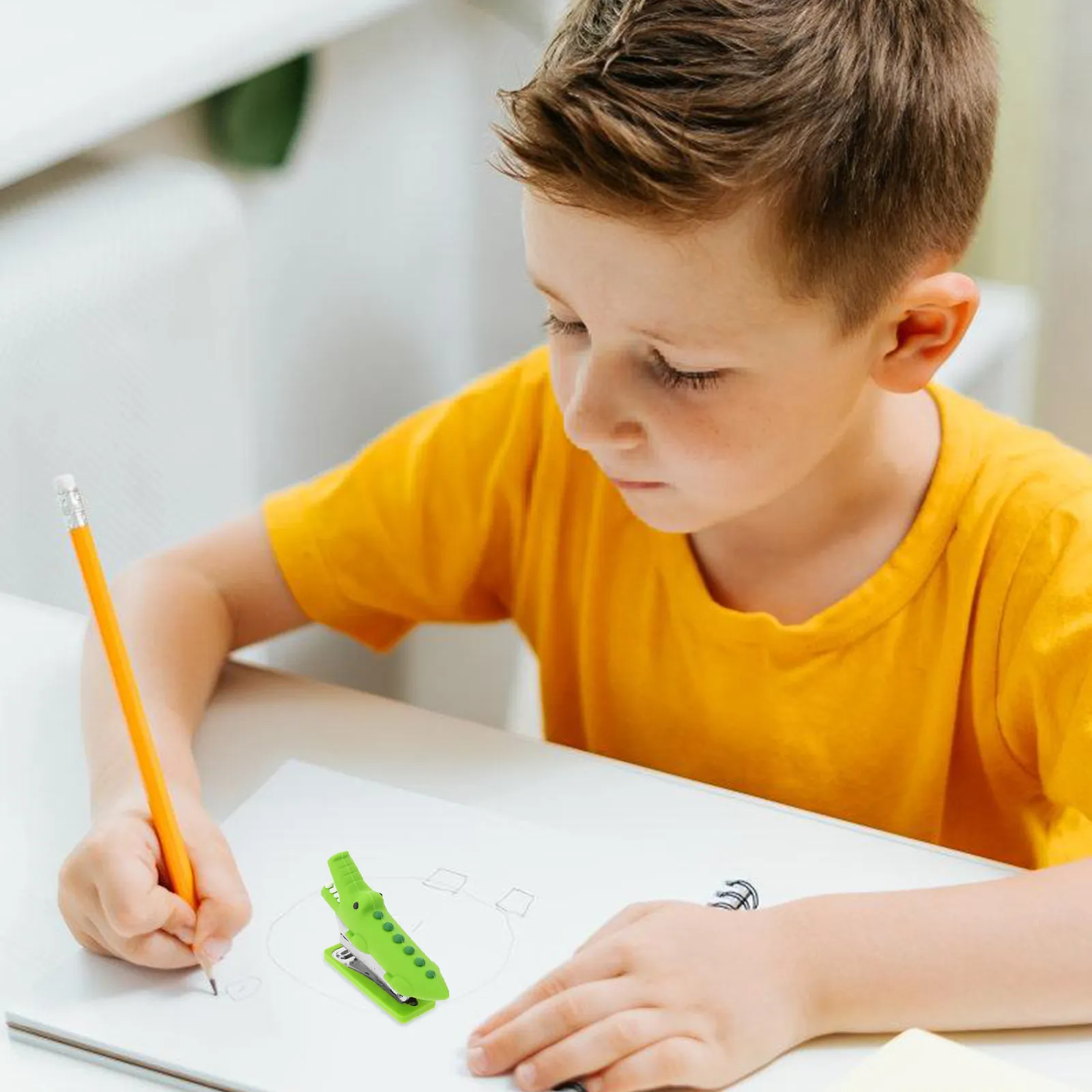 

Cute Cartoon Stapler Portable Handheld Small Stapler Office Home Study Binding Tool Smooth Jam-Free for Students