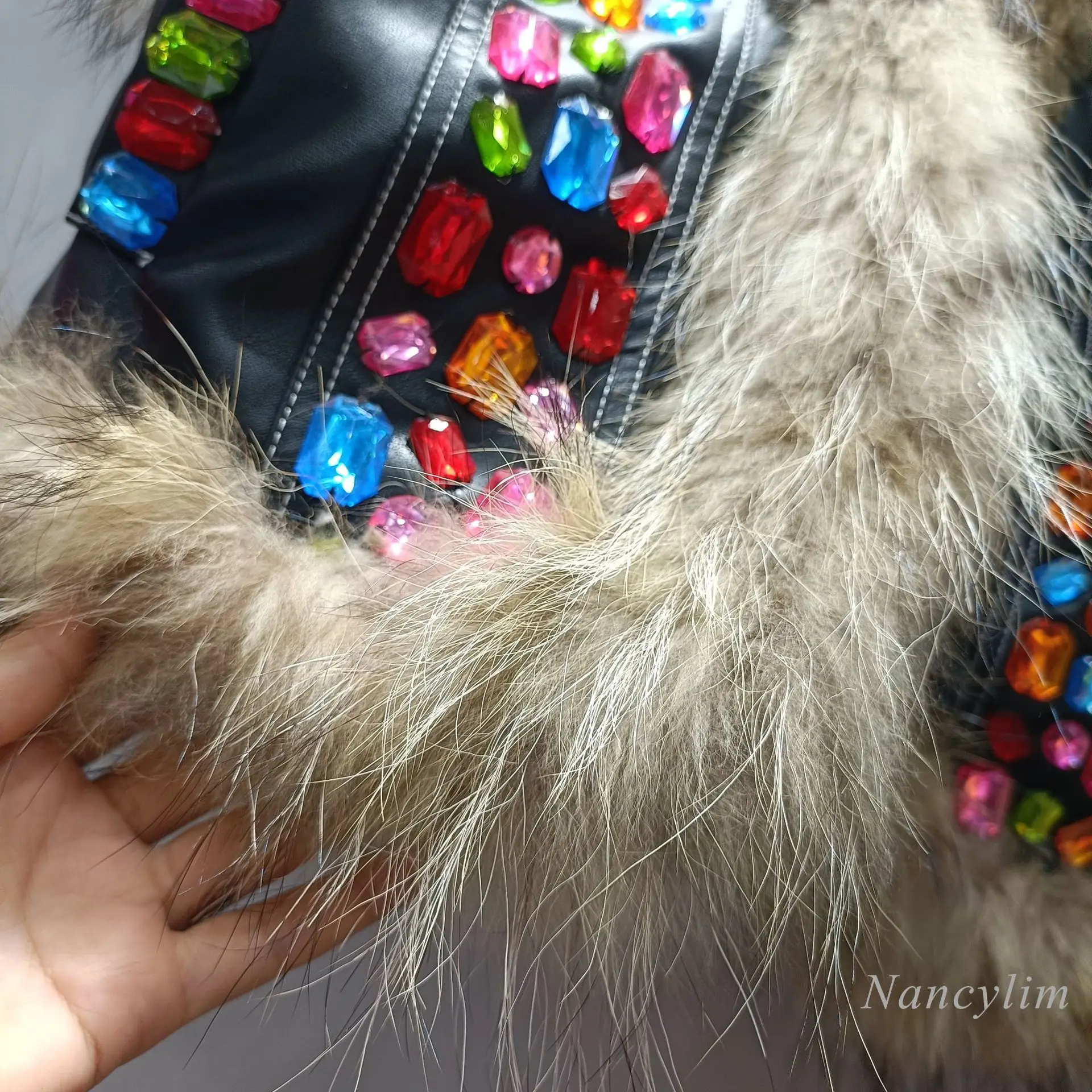 2024 herfst en winter nieuwe zware industrie gekleurde diamant echt bont patchwork PU lederen vest dames straat los vest