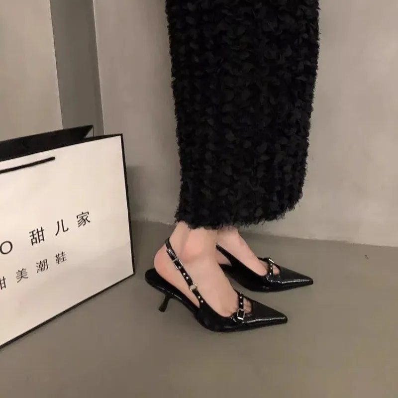 

New Style Fashion Temperament Black Pointed Kitten Heel Slim Heel Button Strap Baotou Sandals Female Summer Zapatos Mujer
