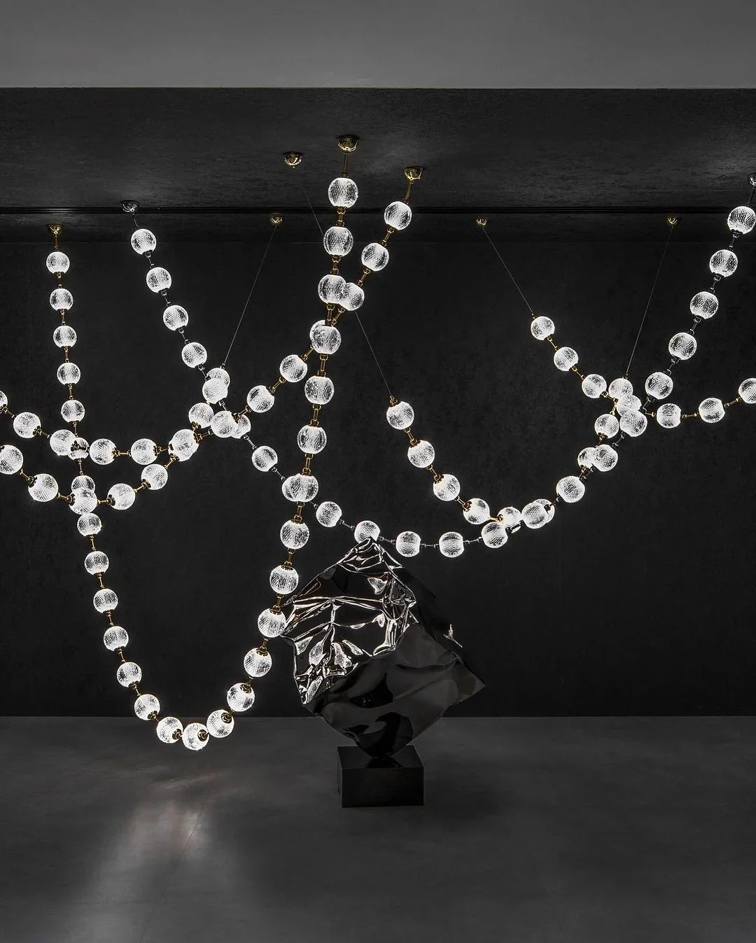 2026 Trendy Pearl Necklace Collection LED Pendant Lights Lustre Pendant Lamp Staircase Lamp