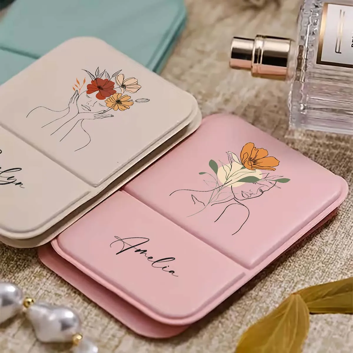 Custom Ultra-Thin PU Leather Folding Mirror Retro Artistic PU Leather High Beauty PU Makeup Mirror as a Gift for Girls Girl Hea