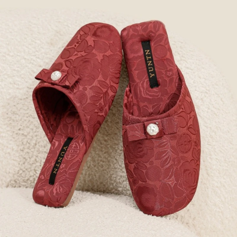 

Модные женские тапочки с украшением из бисера и бантом, элегантные дизайнерские туфли с круглым носком и тотемом розы, удобные легкие домашние тапочки