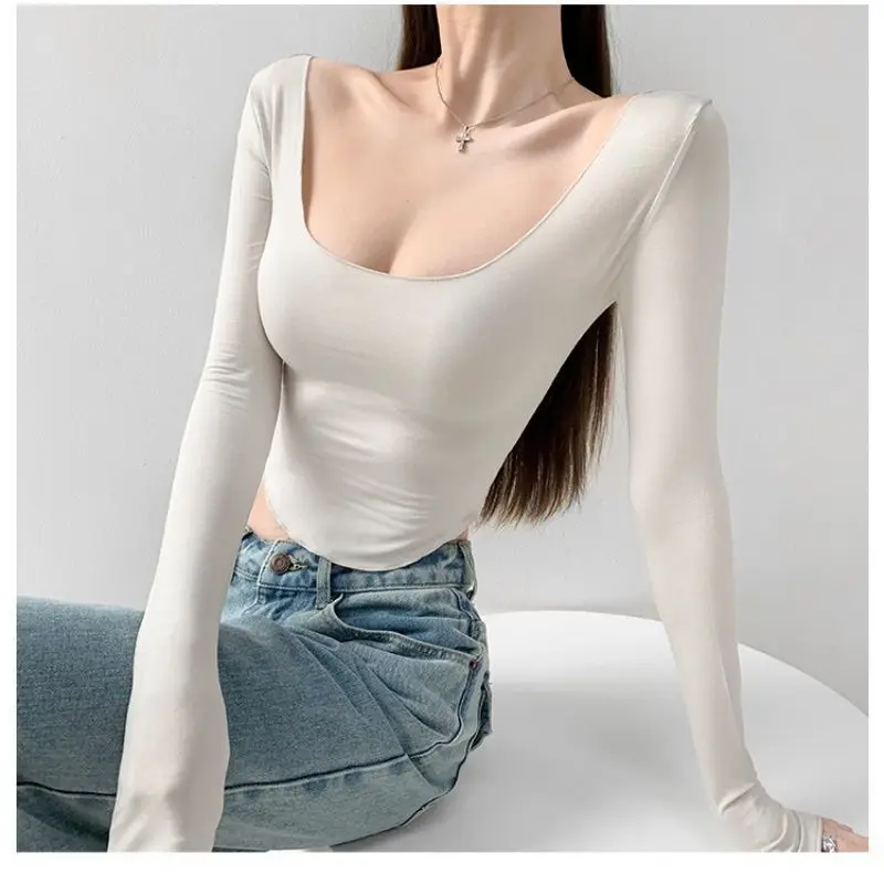 قميص نسائي بأكمام طويلة ضيق قصير بياقة على شكل حرف U كبيرة بلون واحد متعدد الاستخدامات للارتداء الداخلي أنيق وعصري