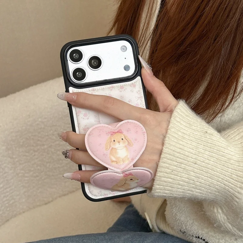 Funda de Teléfono con Correa de Muñeca de Cuero con Diseño de Flor y Conejo para iPhone 17 Pro 16 15 Pro Max, Carcasa Trasera con Soporte Antigolpes