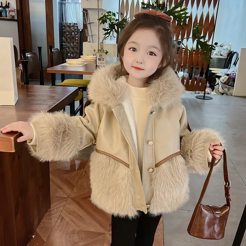 Girls\' autumn and winter coats 2023 new baby winter foreign air plus fleece fur children\'s top Little girl fur