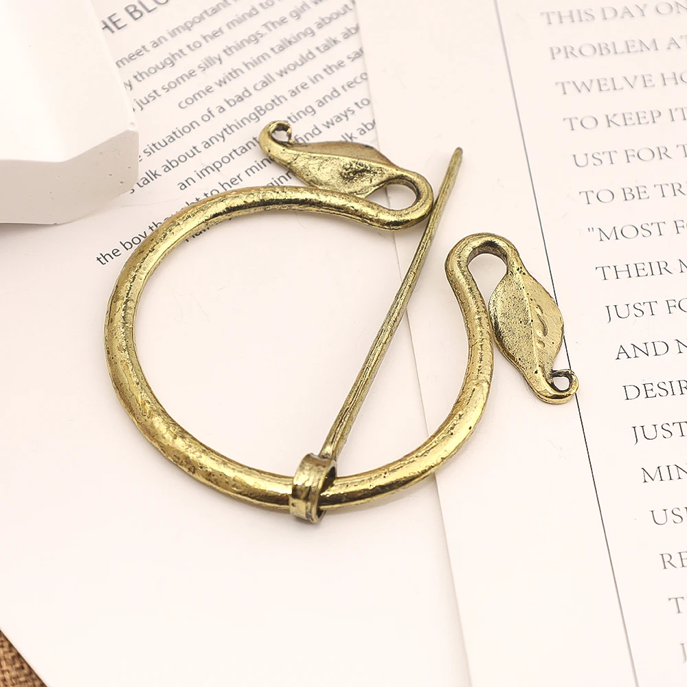 Vintage Viking Theme Brooch Pins Creative Tree Leaves Design Scarf Cloak Brooches Lapel Pin Accessories Jewelry Gift For Friends