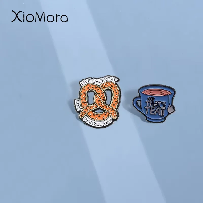 Kaffee Kekse Karotte Emaille Pins benutzer definierte leben jeden Tag wie Brezel Tag Broschen Revers Abzeichen Lebensmittel Schmuck Geschenk für Freund