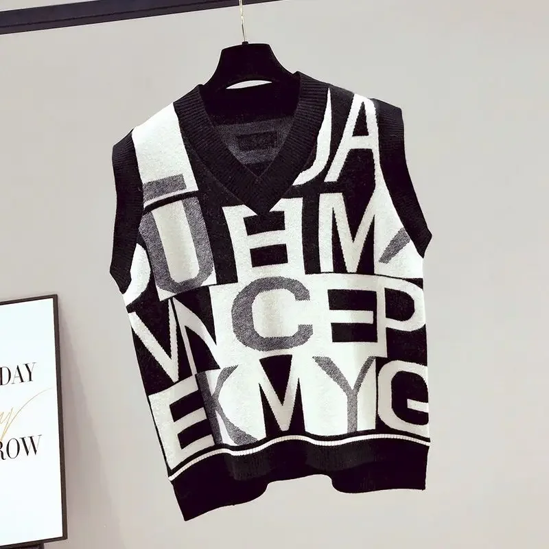 

Spring Autumn Knitted Vest Women Fashion Casual Sweater Vest V-neck Tops Woman 2025 New Black and White Letters Knitted Sweaters