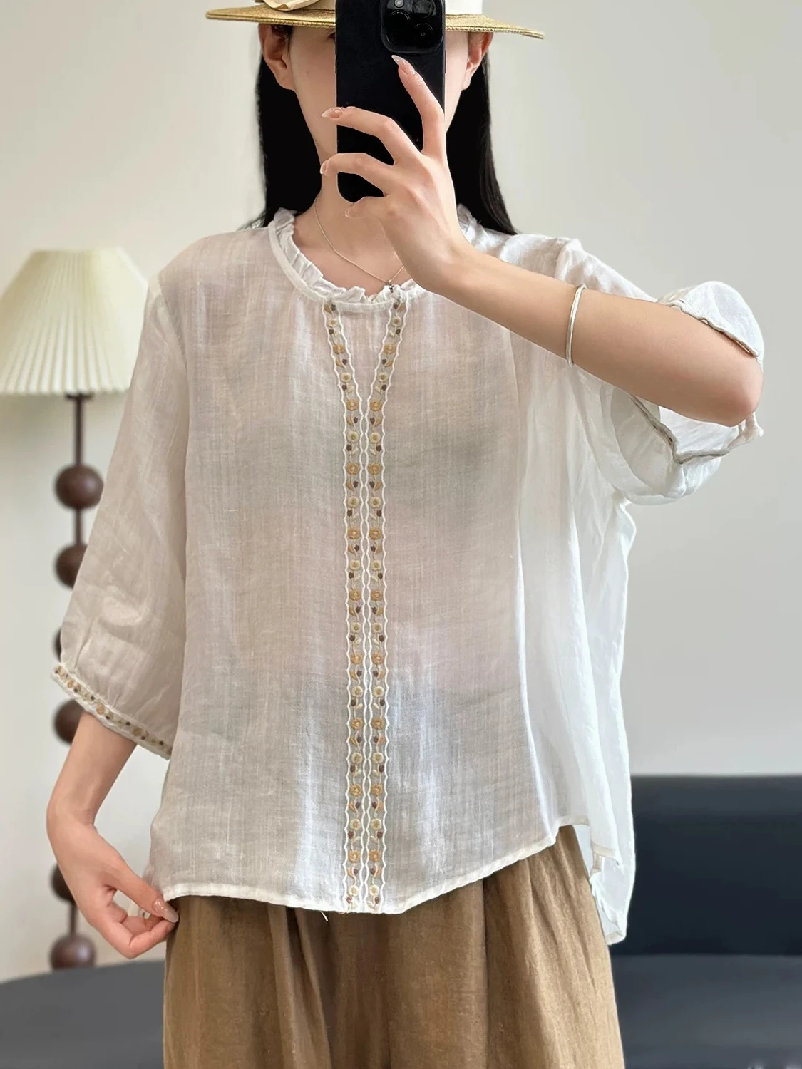 

Women's Cotton Linen Loose Fit round Neck Short Sleeve Shirt Slimming Effect Summer Fashion Casual Style No Pocket Design