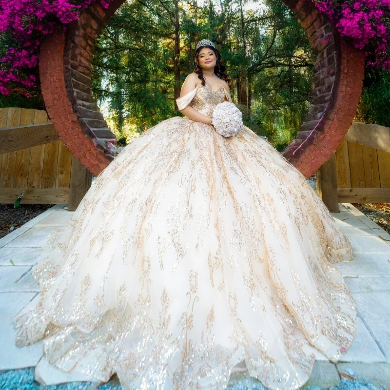 

Light Champagne Shiny Off The Shoulder Ball Gown Quinceanera Dresses Sequin Appliques Lace Beading Crystal Tull Sweet 16 Dress