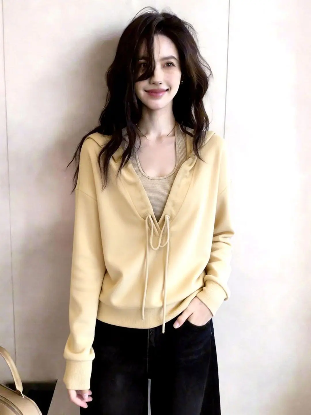 

Korean Style Khaki V-Neck Hoodie Women's Early Spring Unique Beautiful Striped Neck Hanging Vest Top Two-Piece Set Casual Bre...
