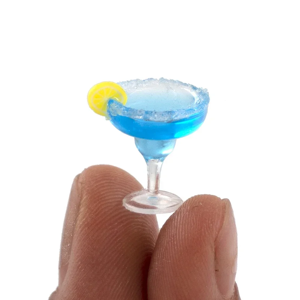 1Pcs 1/12 Doll House Miniature Resin Blue Cocktail Cup Simulation Drink Glass Model Toy Mini Decoration Dollhouse Accessories