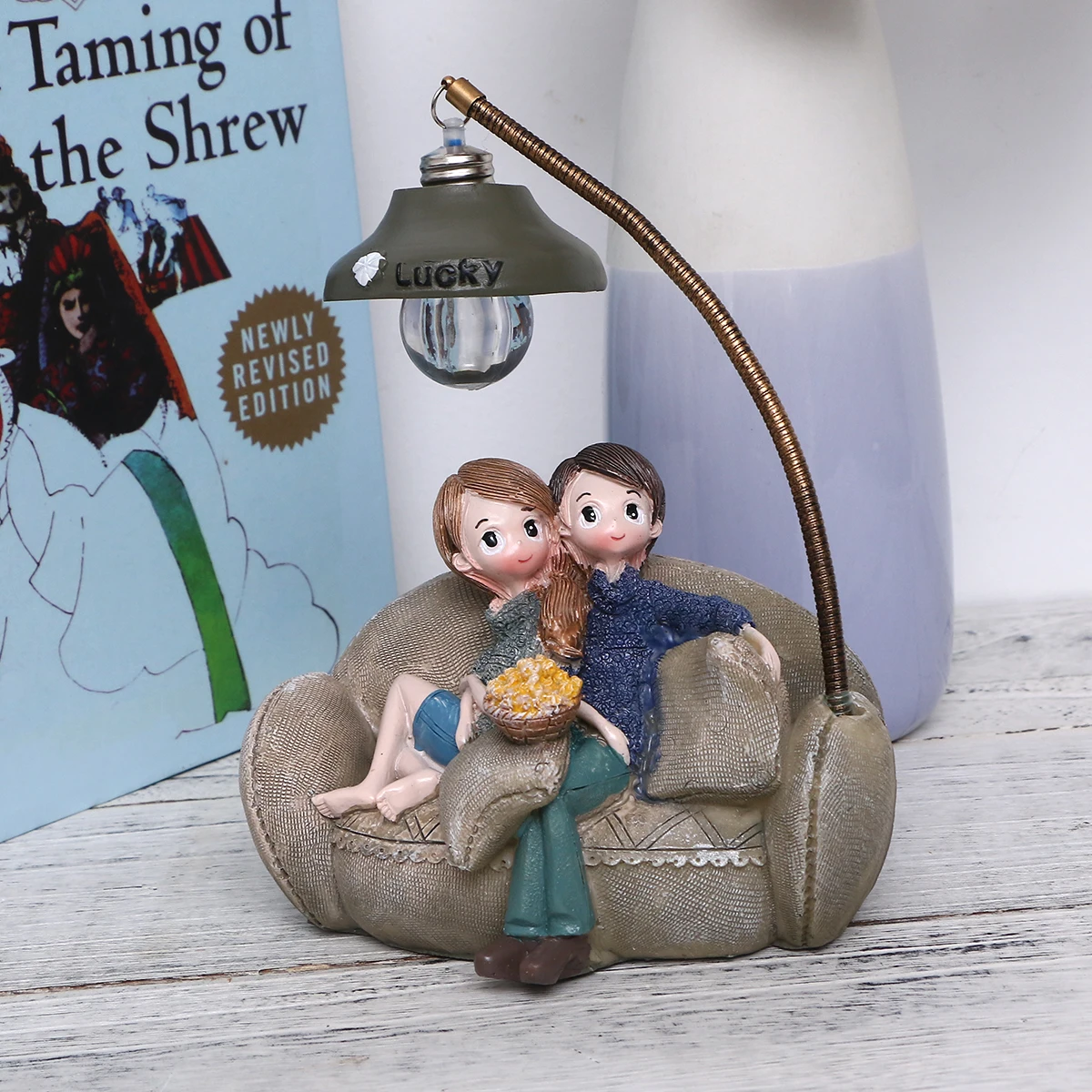 

Couple Lamp naments Resin Home Decor Gifts Bedroom Living Study Wedding 10cm Classic Chic Personalized Christmas