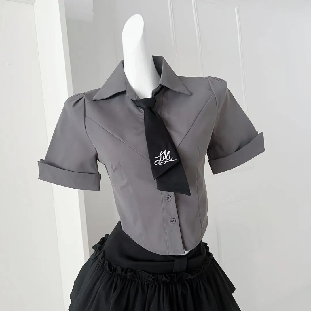 Conjunto feminino estilo universitário de verão, camisa justa com cintura curta, conjunto de saia bufante inspirado no design