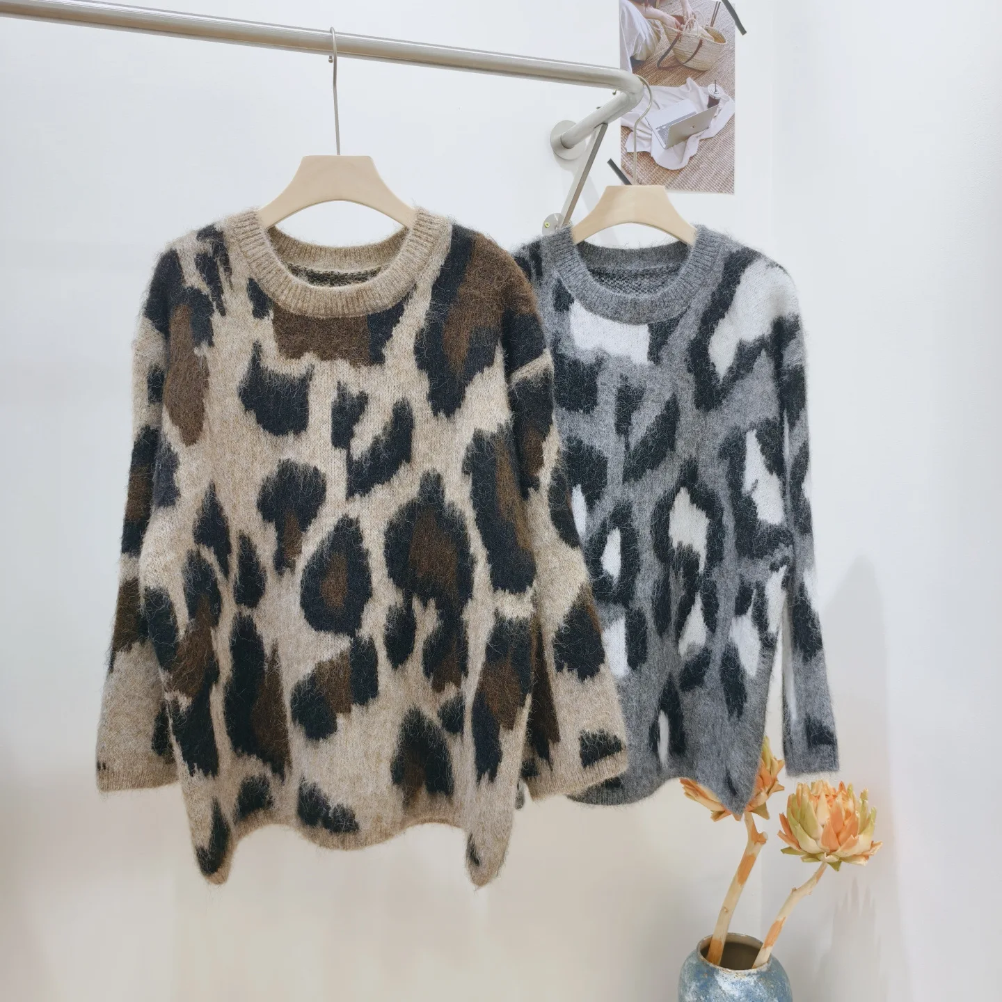 

Leopard Print Knit Sweater Pullover For Women O-Neck Jacquard Long Sleeve Knitted Jacket 2025 New Casual Female Outwear