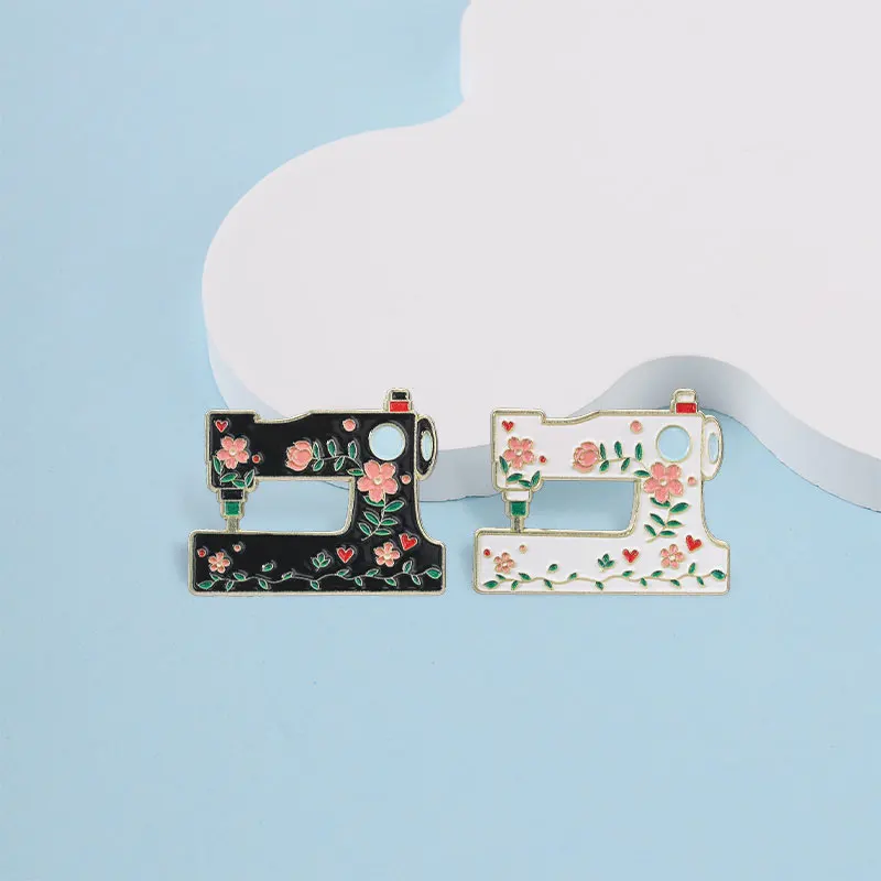 Retro Floral Sewing Machine Enamel Pins Handicraft Enthusiast Brooches Lapel Badge Fashion Jewelry Accessories Gift for Friends