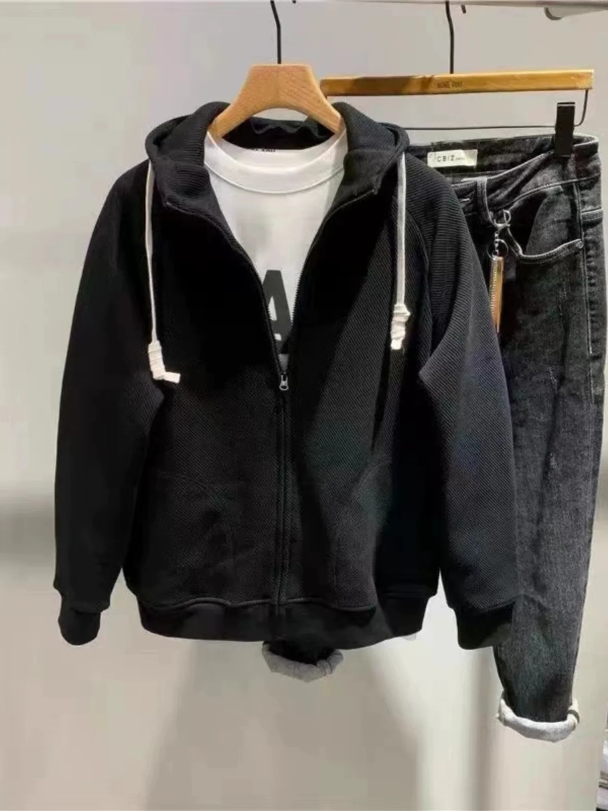 

Thiened Casual Hoodie Jaet for Young Men Loose Fit Polyester Fabric Autumn Winter Street Sle Zipper Closure Side kets