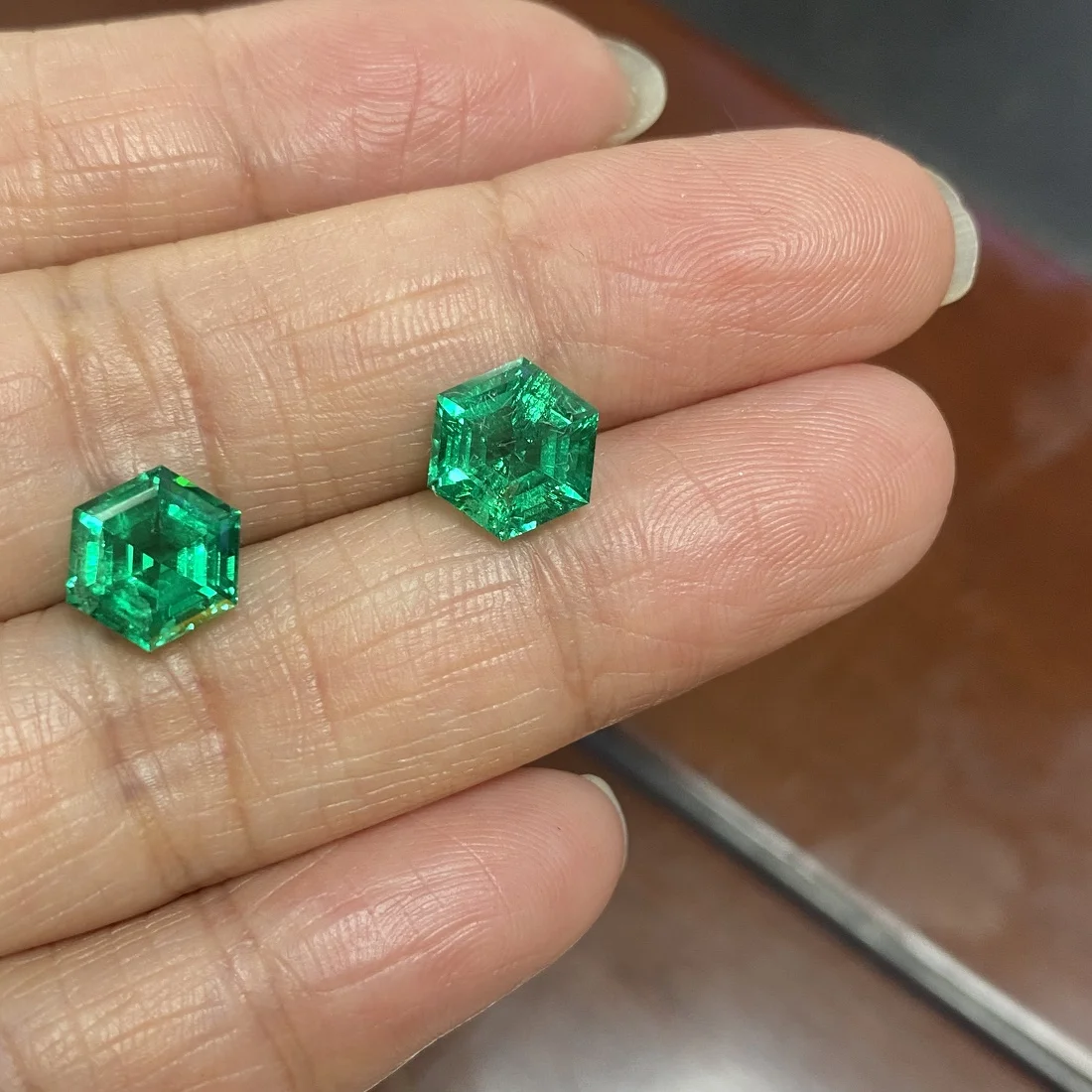 Zhanhao Handmade Stone 8x8mm 13x11mm Hexagon Lab Grown Emerald Columbian Green Loose Gmestone for Jewelry Ring Making