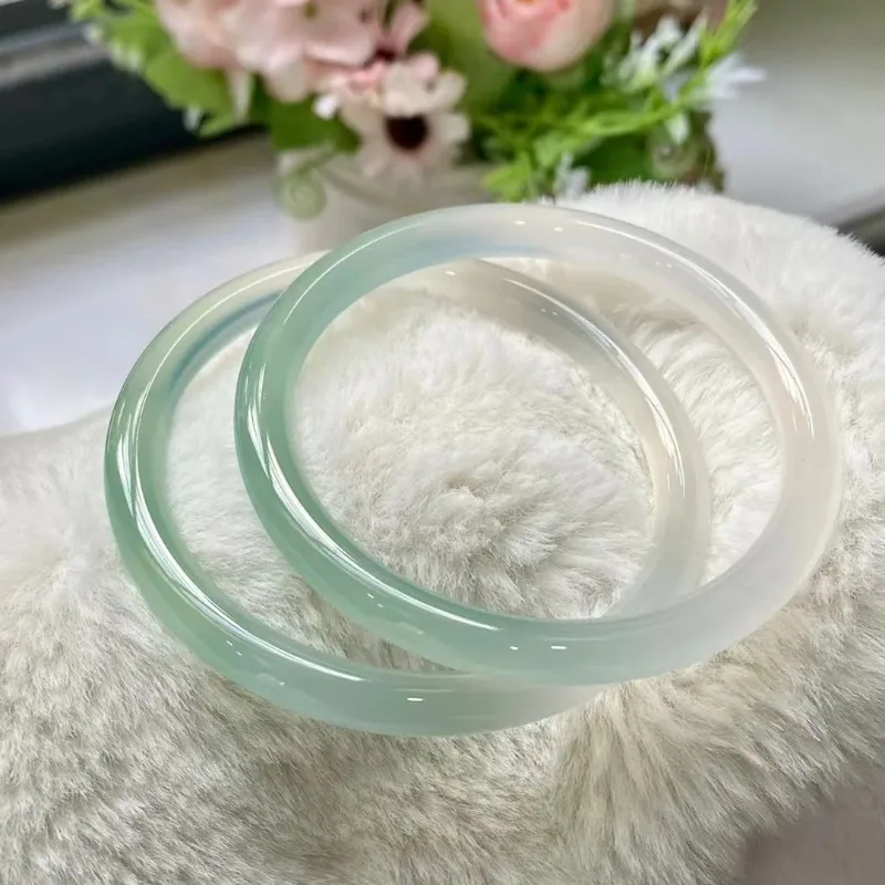 

Полугорный и полуводный браслет из масла с синим градиентом из халцедона и агата