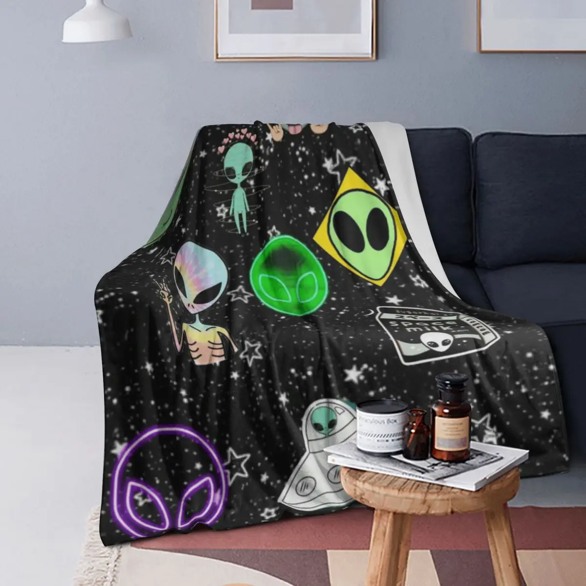 

Wonderful Green Alien Universe Wondrous Cosmos With Planet And Stars Blankets Soft Warm Flannel Throw Blanket Plush for Couch