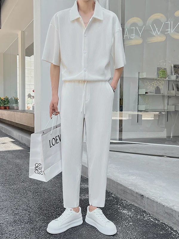 completo-sportivo-casual-bianco-cleanfit-da-uomo-estivo-in-seta-ghiaccio-camicia-a-maniche-corte-elegante-e-pantaloni-lunghi-a-pieghe-moda-giovanile